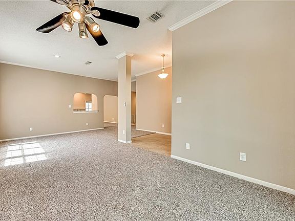 5th image of 527 Westbury Dr