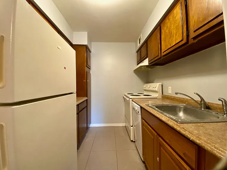 Seville Apartments — Photo 7
