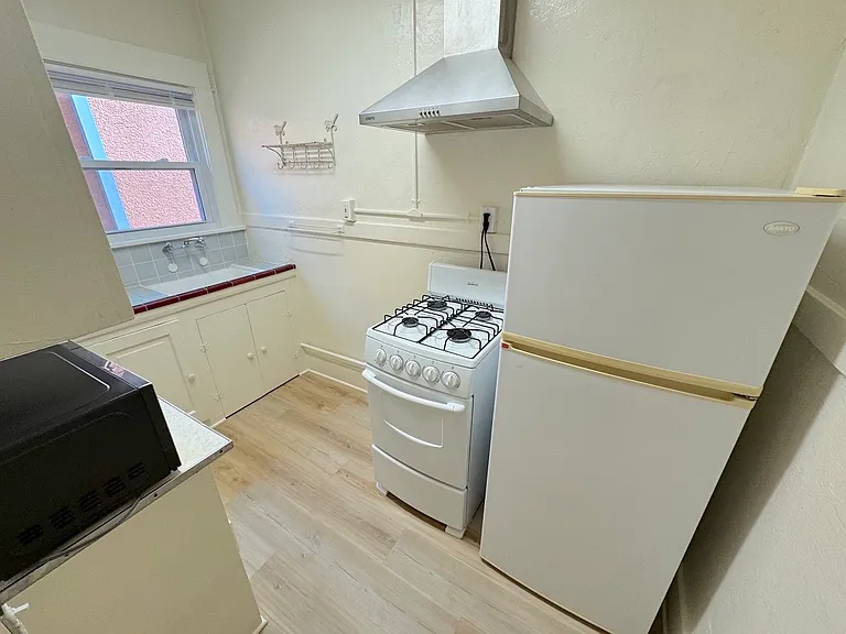 40 Brooks Ave #16 — Photo 6
