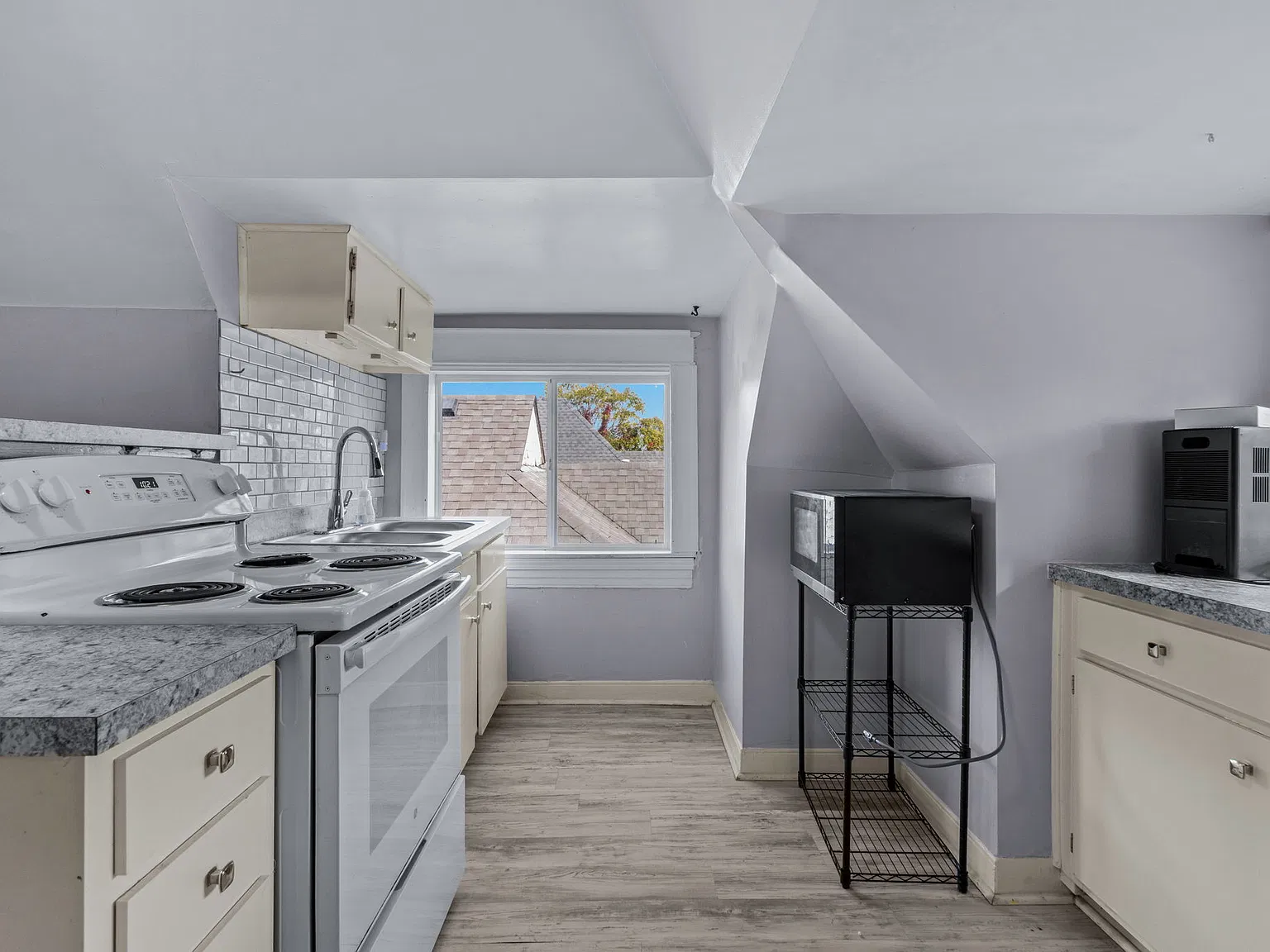 213 Woodbine St — Photo 1