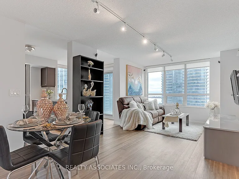 19 Grand Trunk Cres #2710 — Photo 6