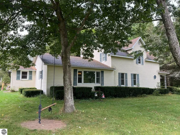 6402 S 23 1/2 Rd, Boon, MI 49618