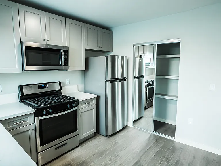 Grand View Apartments — Photo 27
