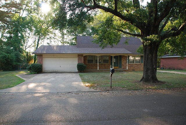 1st image of 215 Eastwood Dr