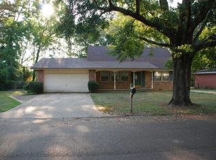 215 Eastwood Dr, Columbus, MS 39702