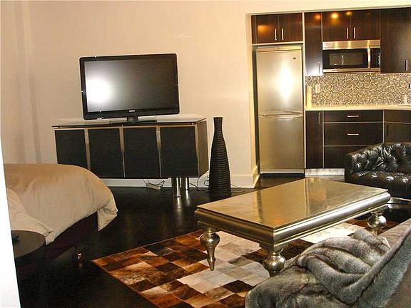 5th image of 900 16th St APT 305-A