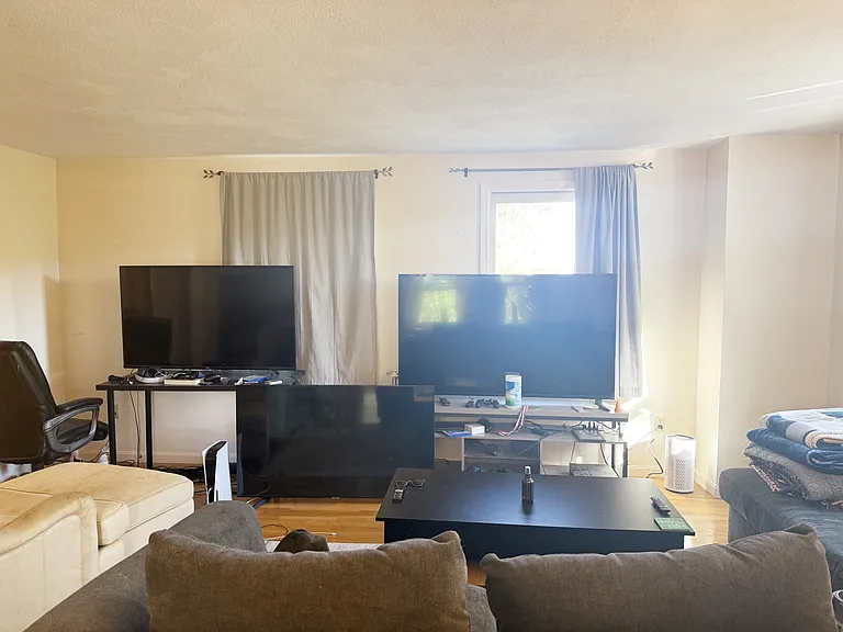14 Kings Ct #14A — Photo 6