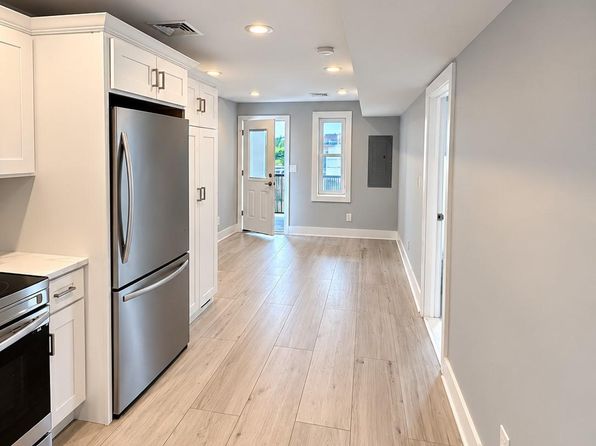 218 Sunrise Hwy #2W