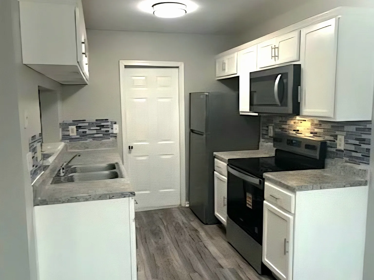 3 bed, 2.5 bath, 1250 sqft, $2,300 — Photo 3