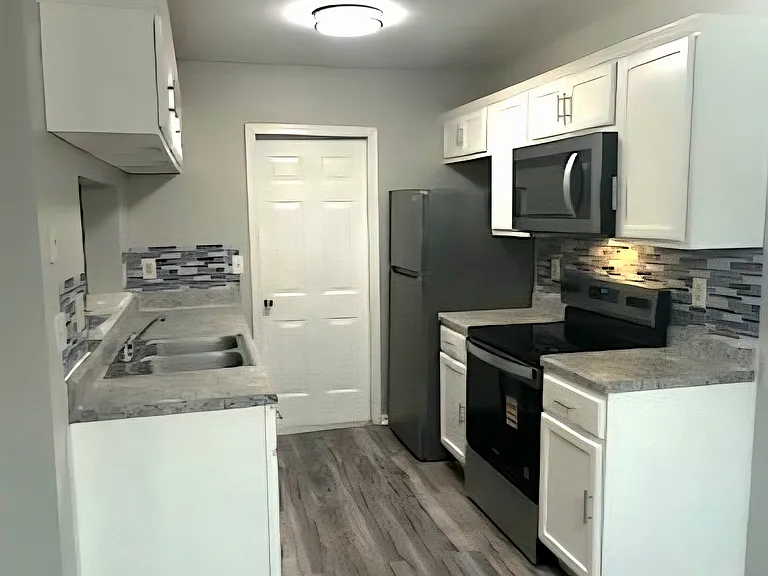149 Wexford Dr E — Photo 3