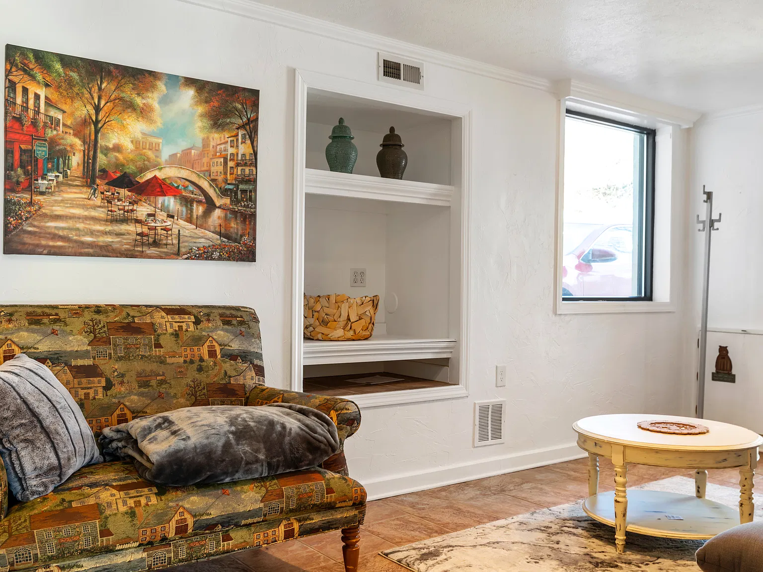 5 bed, 3200 sqft, $3,600 — Photo 2