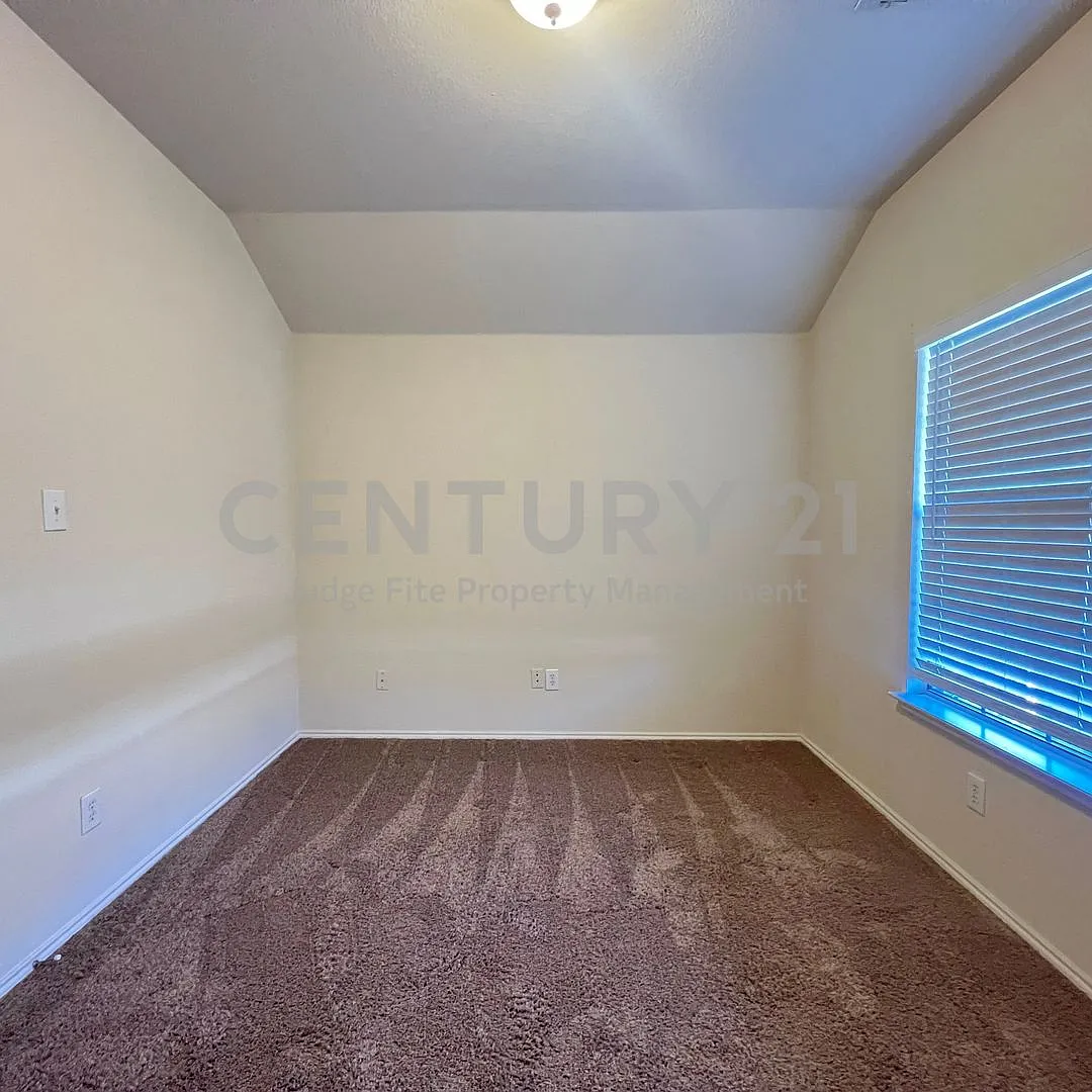Beautifully Maintained 4/2/2 in Anna Subdivision For Rent! — Photo 4