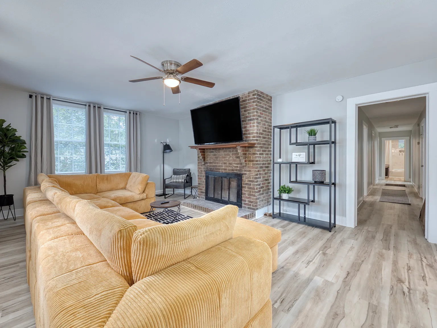 4 bed, $6,500 — Photo 1