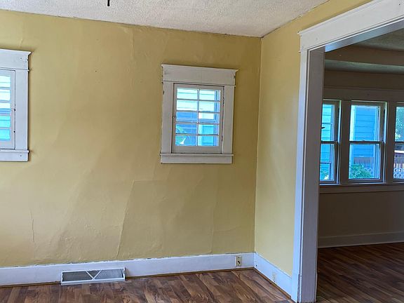 3rd image of 713 S 28th St
