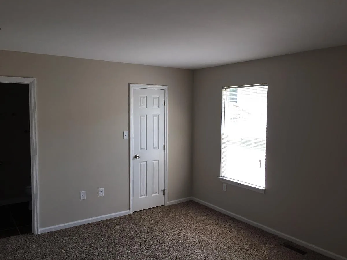 3 bed, 2.5 bath, 1496 sqft, $2,100 — Photo 4