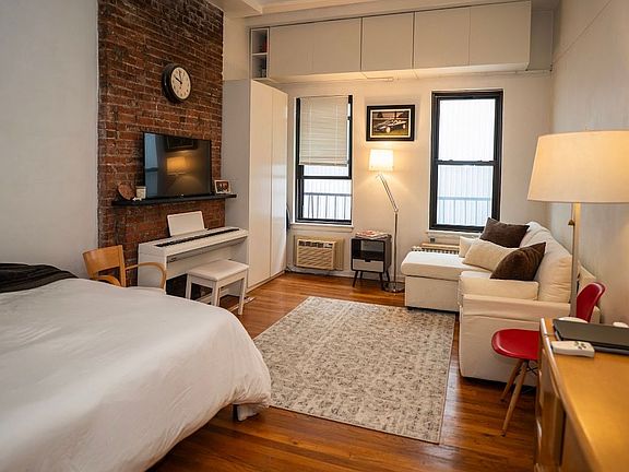 3rd image of 431 W 54th St APT 5D