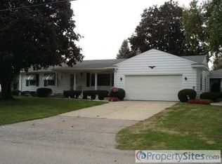 7025 Southwood Dr, Jenison, MI 49428