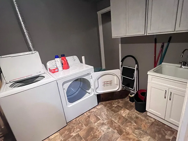 233 Walden Ct — Photo 17