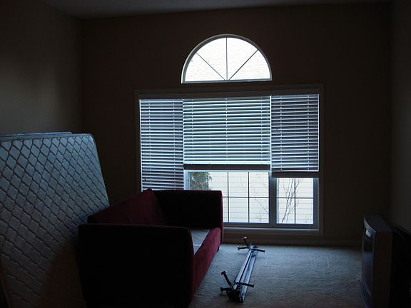 Top floor unit with 12 ft ceiling