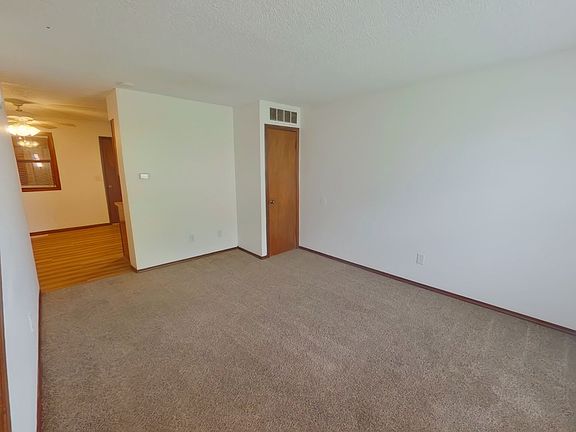 3rd image of 3233 S Illinois Ave APT 3