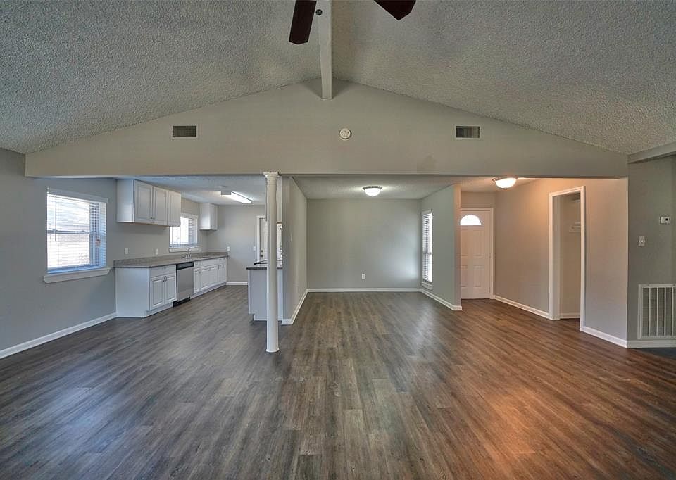 1st image of 9723 Forest Hollow Dr