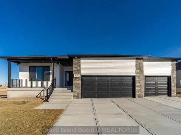 1435 Sagewood Ave, Grand Island, NE 68803