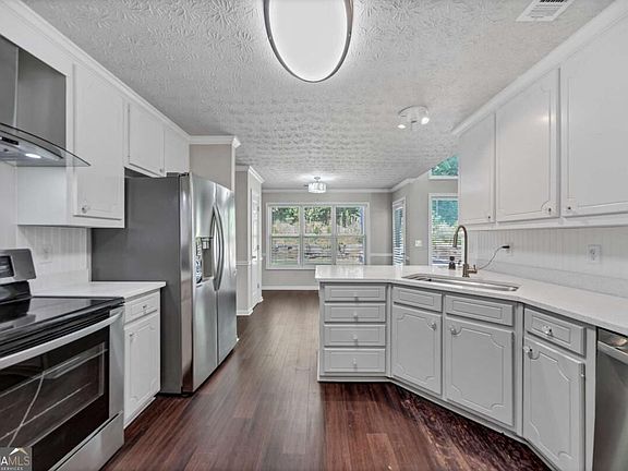 4th image of 2506 Sky Valley Dr