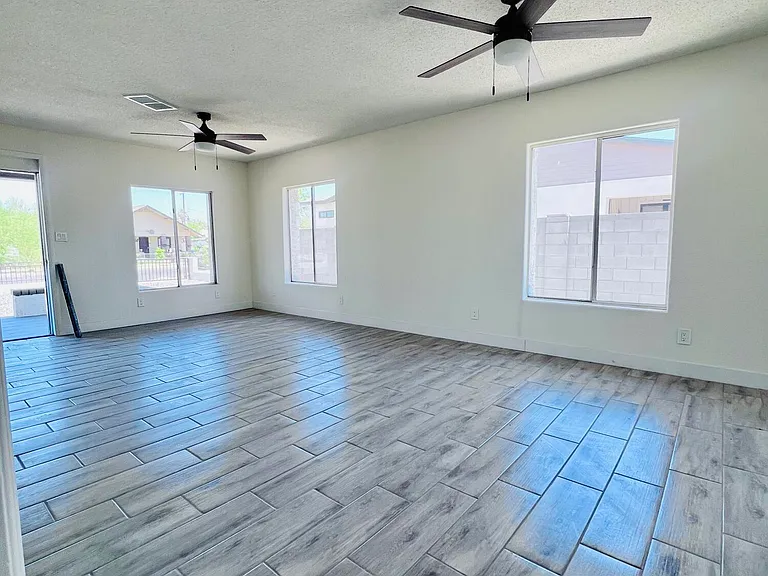 1021 E Fillmore St — Photo 8