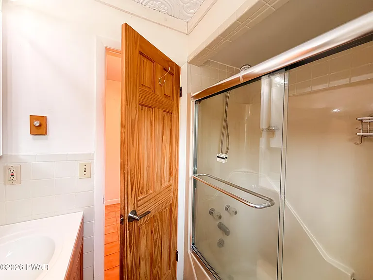 811 Hickory Ct — Photo 11