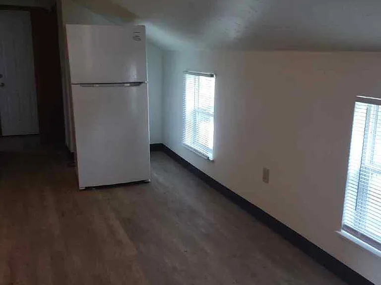 1733 Smith St — Photo 5