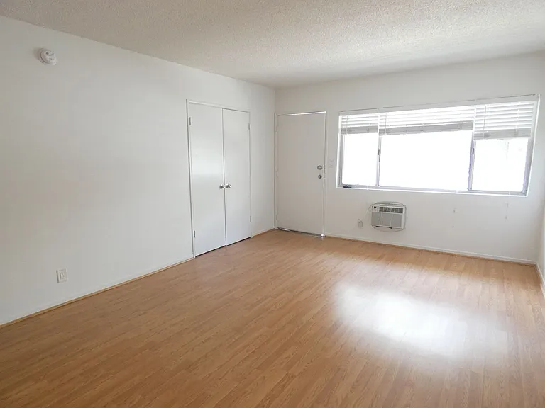 751 S Curson Ave — Photo 14