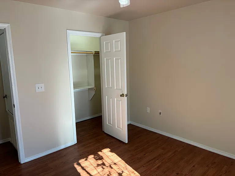 129 E Ella St #129 — Photo 10