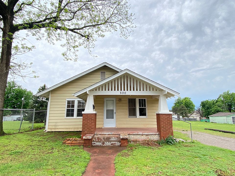 1st image of 520 SE 32nd St