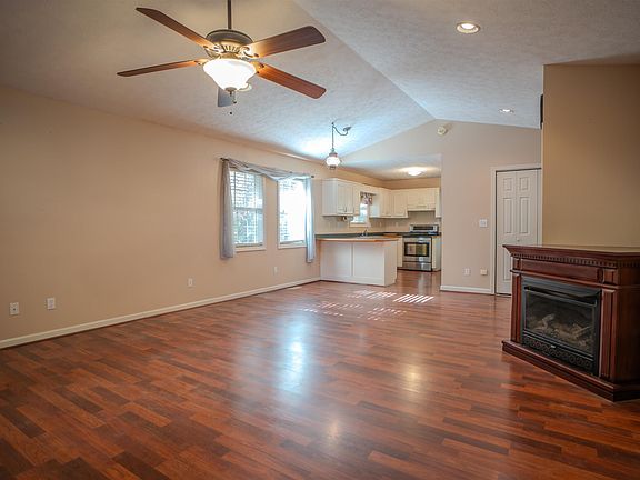 4th image of 55 Wildflower Ln