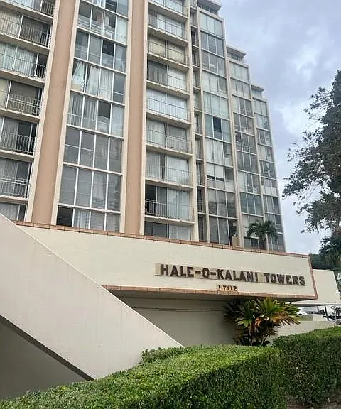 1702 Kewalo St #105 — Photo 1
