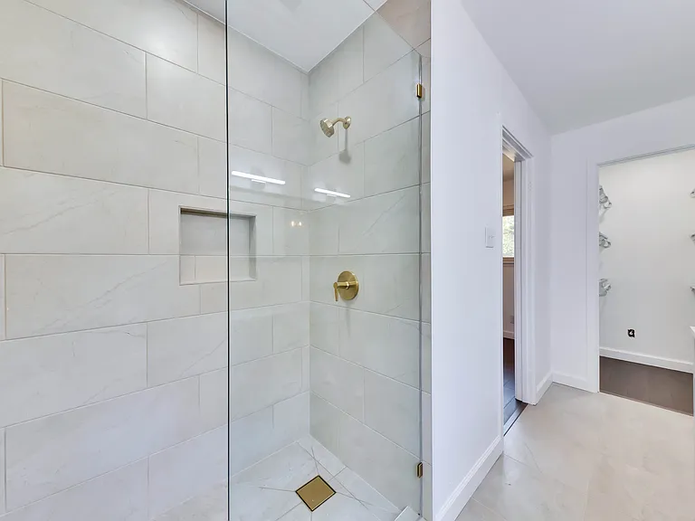 519 Yucca Dr — Photo 3