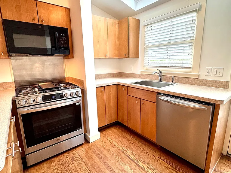 21 Diving St — Photo 9