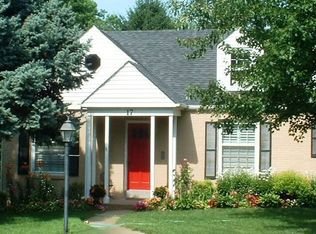 17 Berry Wood Dr, Saint Louis, MO 63122