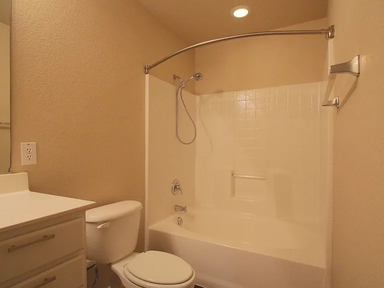 557 Winbridge Ln — Photo 13