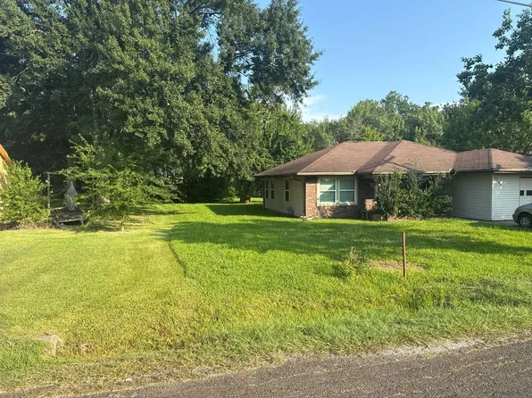 3639 41st St, Port Arthur, TX 77642