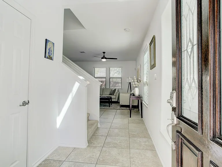 6423 Calgary Woods Ln — Photo 3