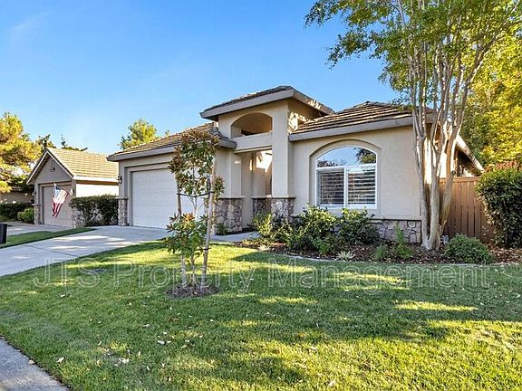 3rd image of 4107 Ironwood Dr