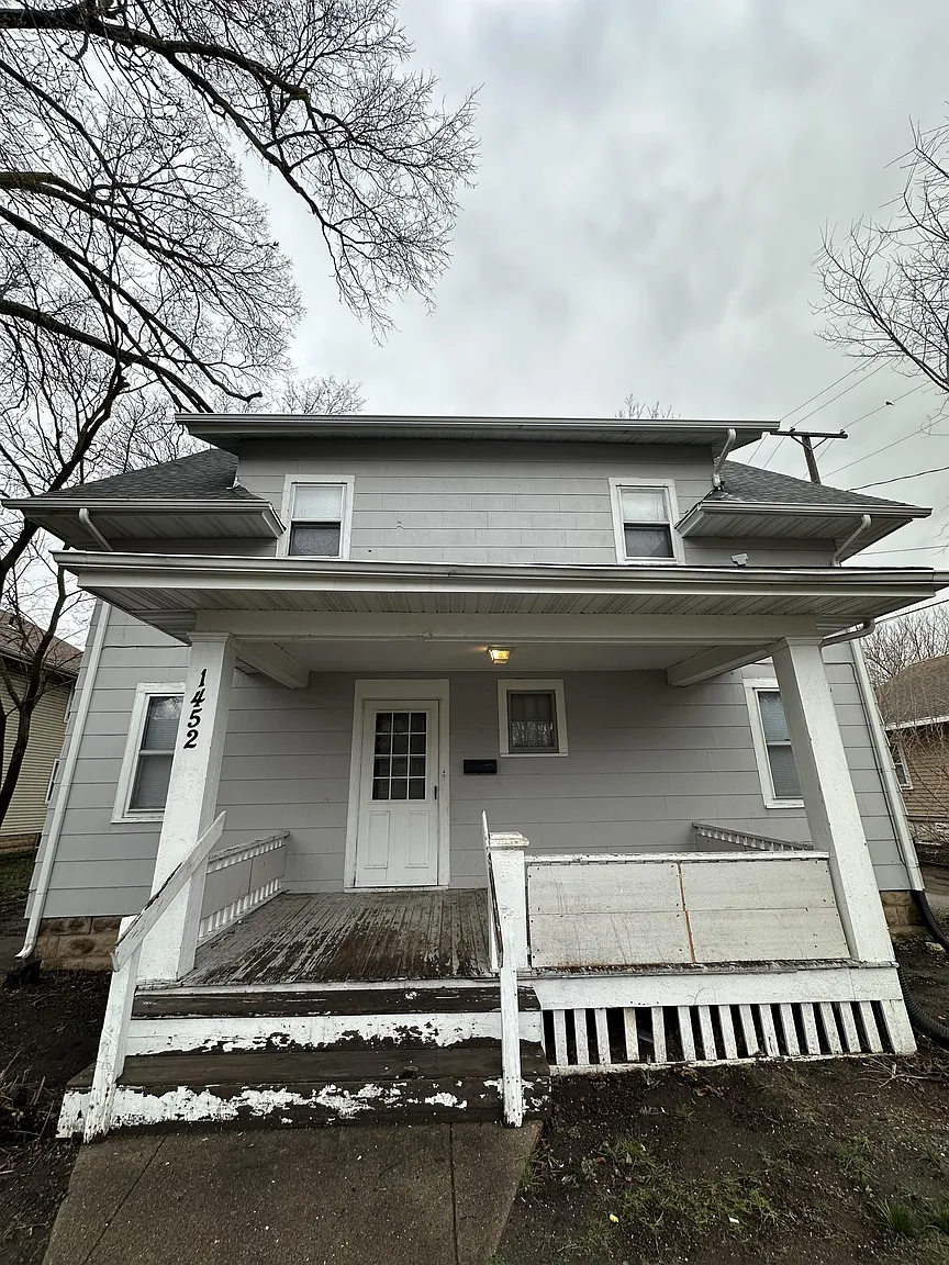 1452 Myott Ave photo 1