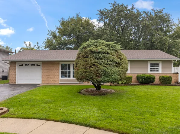7795 Sherwood Cir S, Hanover Park, IL 60133