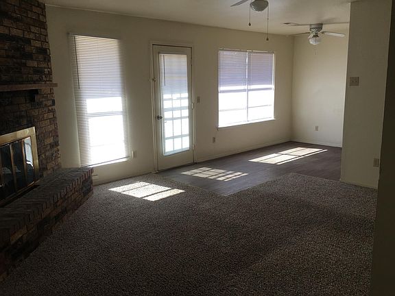 3rd image of 217 W Waco St
