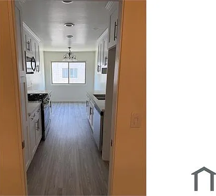 22239 1/4 Erwin St — Photo 8