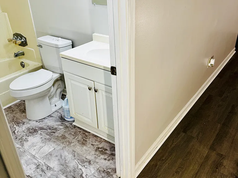 125 E Walnut St #29 — Photo 12