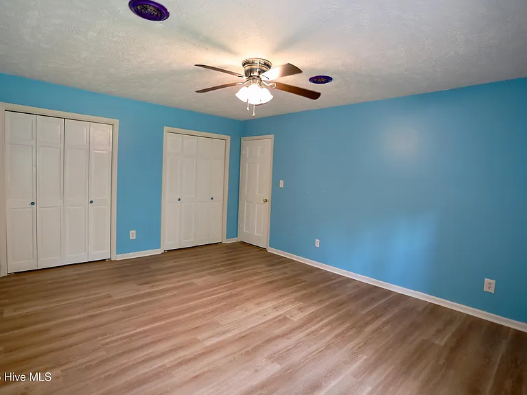 202 Haldane Dr — Photo 24