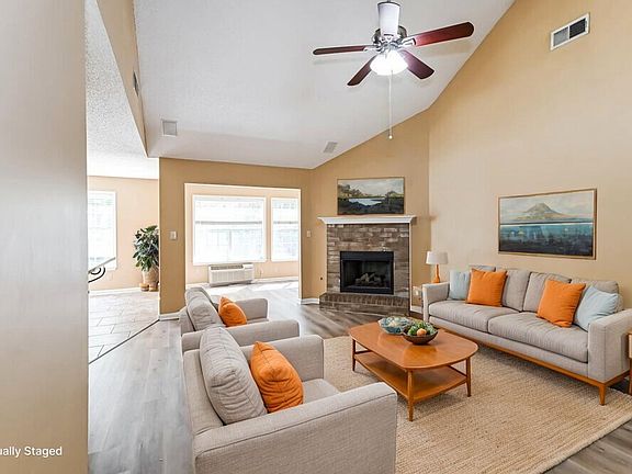 3rd image of 994 Painted Desert Ln