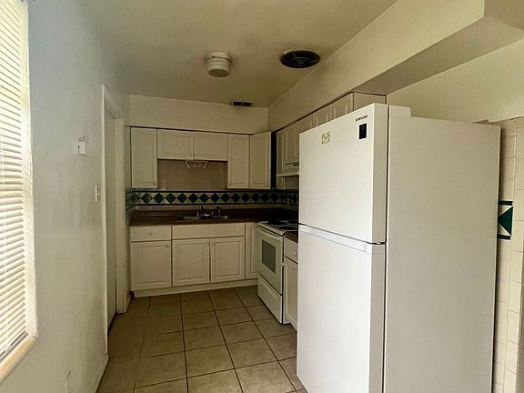 3rd image of 4208 Robbins Ave